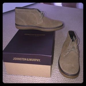 New men’s size 8M. Johnston and Murphy